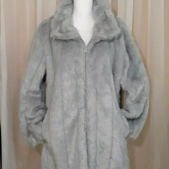 Roaman's Short Faux Fur Coat ~ L (18-20) ~ Stand Collar, Zip Front, 2 Pockets - Picture 6 of 7